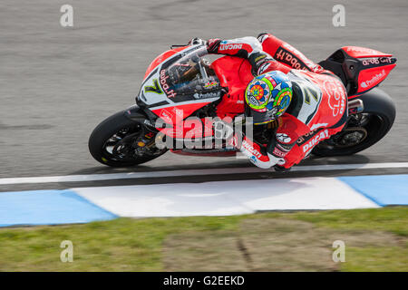 Donington Park, Derby, Royaume-Uni. 29 mai 2016 # 7 Chaz Davies sortant Goddards corner dans matin warm up Crédit : Steven re/Alamy Live News Banque D'Images