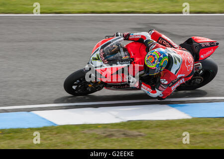 Donington Park, Derby, Royaume-Uni. 29 mai 2016 # 7 Chaz Davies sortant Goddards corner dans matin warm up Crédit : Steven re/Alamy Live News Banque D'Images