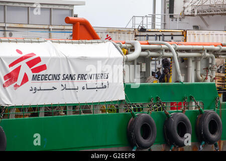 Palerme, Italie. 29 mai, 2016. Les Médecins Sans Frontières (MSF) navire est arrivé au port de Palerme, Italie le 29 mai 2016, transportant environ 600 migrants africains. Crédit : Antonio Melita/Alamy Live News Banque D'Images