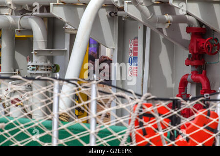 Palerme, Italie. 29 mai, 2016. Les Médecins Sans Frontières (MSF) navire est arrivé au port de Palerme, Italie le 29 mai 2016, transportant environ 600 migrants africains. Crédit : Antonio Melita/Alamy Live News Banque D'Images