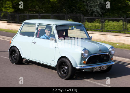 Mini Cooper, gt, classique, sport, dans le Lancashire, Royaume-Uni, de Pendle. 29 mai, 2016. Les moteurs rugissaient dans tout le matériel roulant collines Pennine aujourd'hui comme de supercars classique au moderne jour est arrivé pour la charité PowerFest répondre à Pendle. Credit : Cernan Elias/Alamy Live News Banque D'Images