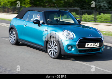 Blue Mini cooper gt, voiture de sport classique à Pendle, Lancashire, Royaume-Uni. 29 mai 2016. Aujourd'hui, les moteurs ont fait leur apparition dans les collines vallonnées de Pennine, tandis que les supercars de la journée classique à la journée moderne sont arrivés pour la PowerFest Charity à Pendle. Crédit : Cernan Elias/Alay Live News Banque D'Images