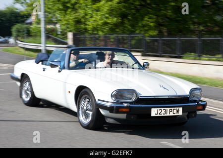 Jag XJ V12 Pendle, Lancashire, Royaume-Uni. 29 mai, 2016. Les moteurs rugissaient dans tout le matériel roulant collines Pennine aujourd'hui comme de supercars classique au moderne jour est arrivé pour la charité PowerFest répondre à Pendle. Credit : Cernan Elias/Alamy Live News Banque D'Images