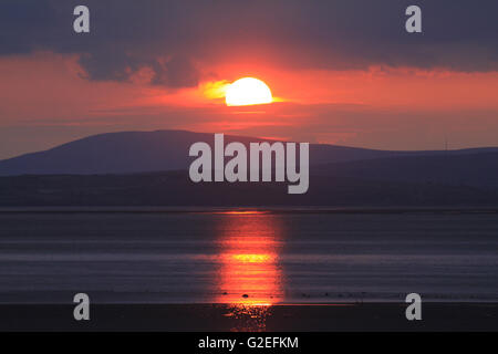 Promenade de Morecambe Morecambe Royaume-uni, 29 mai 2016, coucher de soleil sur la baie de Morecambe clôt un dimanche de vacances Banque Crédit : David Billinge/Alamy Live News Banque D'Images