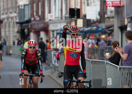 Shrewsbury, Shropshire, au Royaume-Uni. 29 mai 2016. L'Espagnol Albert Torres, 26 est un championnat du monde la médaillée de bronze en course sur piste Madison à Londres, 2016. Aujourd'hui, autour de la rue de Metz dans le Shropshire, il a remporté le 'Stan's Elite Cycles Mens Race' équitation pour l'équipe de Raleigh GAC. Crédit : Richard Franklin/Alamy Live News Banque D'Images