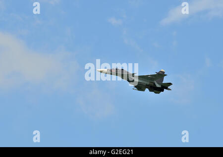 Tambov, Région de Tambov, en Russie. 30 mai, 2016. 28 juin 2016 dans la ville de Tambov (Russie) a accueilli le spectacle aérien. Cette année est le 15 anniversaire de l'aéronautique. Il a réuni un groupe de voltige aérienne des forces aériennes de la Russie ''pèlerins de la Russie'' (aviatsentr Lipetsk) sur SU-35 et Su-30. © Aleksei Sukhorukov/ZUMA/Alamy Fil Live News Banque D'Images