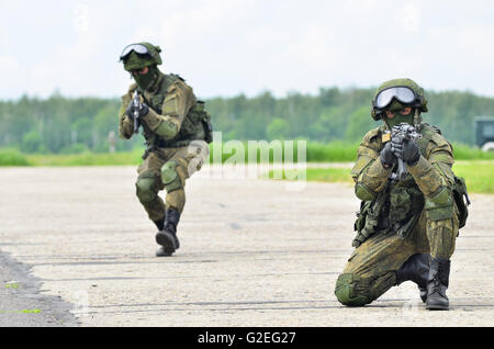 Tambov, Région de Tambov, en Russie. 30 mai, 2016. 28 juin 2016 dans la ville de Tambov (Russie) au festival militaire (air Show) a eu lieu la présentation de la fédération des forces spéciales © Aleksei Sukhorukov/ZUMA/Alamy Fil Live News Banque D'Images