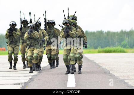 Tambov, Région de Tambov, en Russie. 30 mai, 2016. 28 juin 2016 dans la ville de Tambov (Russie) au festival militaire (air Show) a eu lieu la présentation de la fédération des forces spéciales © Aleksei Sukhorukov/ZUMA/Alamy Fil Live News Banque D'Images