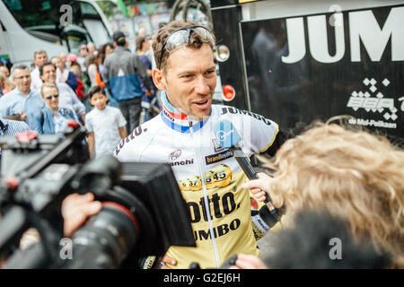 Torino, Italie, 29 mai 2016. Maarten Tjallingii Jumbo de Lotto est interviewé après l'étape finale (Torino) du Giro d'Italia 2016. Gonzales : Crédit photo - Alberto Grasso. Banque D'Images