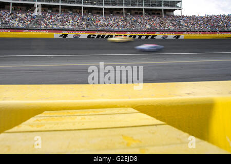 Concord, NC, USA. 29 mai, 2016. Concord, NC - 29 mai 2016 : Les équipes de NASCAR Sprint Cup Series sur la piste pour le Coca-Cola 600 au Charlotte Motor Speedway à Concord, NC. Credit : csm/Alamy Live News Banque D'Images