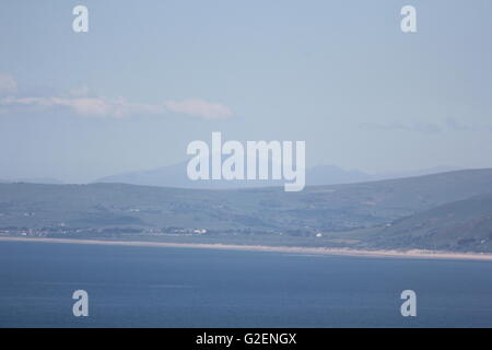 Aberystwyth, Pays de Galles, Royaume-Uni. 30 mai, 2016. Météo France : vacances de banque lundi après de récentes tempêtes et fortes pluies le soleil brille sur une chaude journée d'été au Pays de Galles. Un grand jour pour la randonnée et les visites touristiques : mike davies/Alamy Live News Banque D'Images