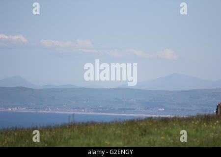 Aberystwyth, Pays de Galles, Royaume-Uni. 30 mai, 2016. Météo France : vacances de banque lundi après de récentes tempêtes et fortes pluies le soleil brille sur une chaude journée d'été au Pays de Galles. Un grand jour pour la randonnée et les visites touristiques : mike davies/Alamy Live News Banque D'Images