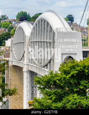 Le Royal Albert Bridge (pont ferroviaire) conçu par Isambard Kingdom Brunel enjambe la rivière Tamar entre Devon & Cornwall Banque D'Images