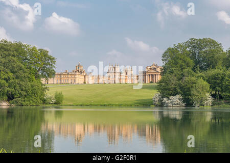 Le Palais de Blenheim et c'est un parc paysager, Woodstock, Oxfordshire, England, UK Banque D'Images