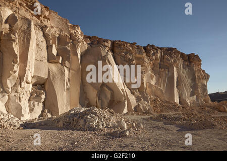 La célèbre sillar stone quarry, le Pérou. Une lumière colorée de la roche volcanique utilisée dans de nombreux grands bâtiments coloniaux dans Arequipa, menant Banque D'Images