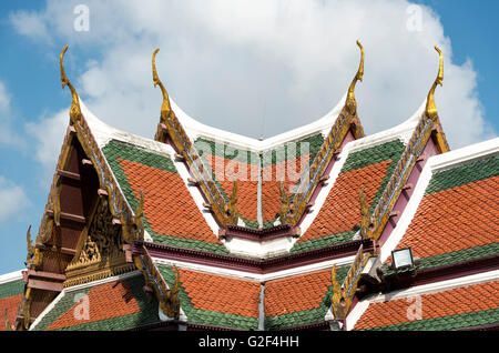 Close-up de tuiles de Panthéon royal au Temple du Bouddha d'Émeraude, Grand Palace, Bangkok, Thaïlande Banque D'Images