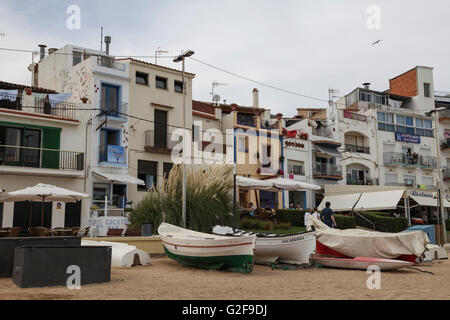 Bateaux de pêche sur la côte, Costa del Sol, Andalousie en Espagne Banque D'Images