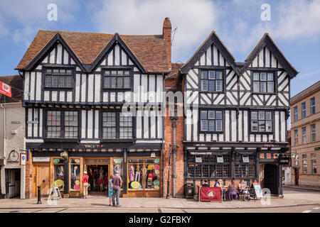 Boutiques dans l''à colombage dans Bridge Street, Stratford-upon-Avon, Warwickshire, England, UK Banque D'Images