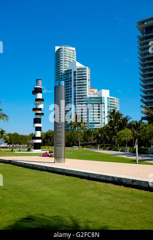 TOBIAS REHBERGER SCULPTURE PHARE OBSTINÉ SOUTH POINTE PARK MIAMI BEACH FLORIDE USA Banque D'Images