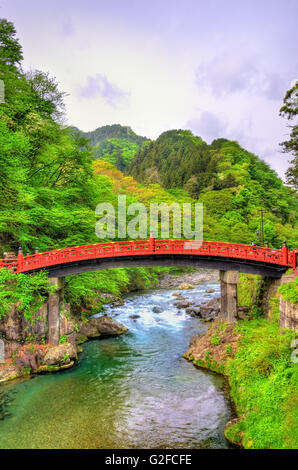 Pont Shinkyo, sacrée, principal moyen de l'Futarasan Shrine à Nikko Banque D'Images