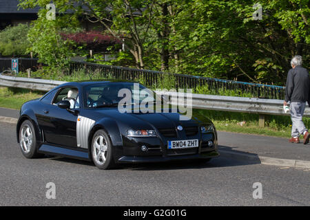 2004 bleu métallisé MG XPower SV-R au Pendle Power Fest, un spectacle automobile classique, ancien et historique tenu au Nelson & Colne College, Barrowford, Lancashire, Royaume-Uni Banque D'Images