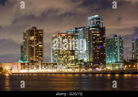 Skyline de Miami comme vu de Watson Island Banque D'Images