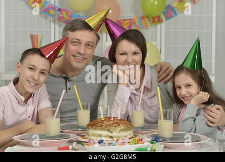 Happy Family celebrating birthday Banque D'Images