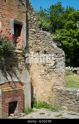 Tyneham est un village abandonné sur la côte du Dorset England UK. Elle a été prise par le ministère de la guerre en 1943 et n'est jamais revenu. Banque D'Images