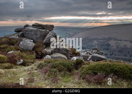 Moody sky le Honeybag Tor Dartmoor National Park Devon uk Banque D'Images