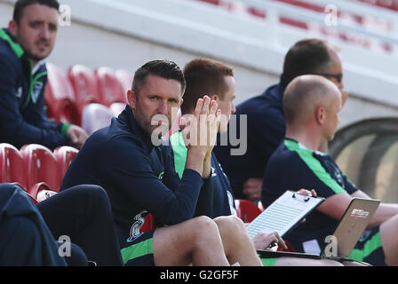 La République d'Irlande Robbie Keane se trouve dans les peuplements au cours d'une séance de formation à Turner's Cross, Cork. Banque D'Images