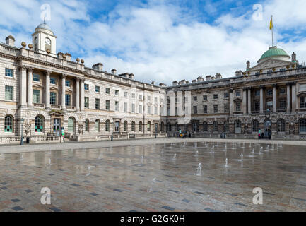 La résidence Fountain Court à Somerset House, The Strand, London, England, UK Banque D'Images