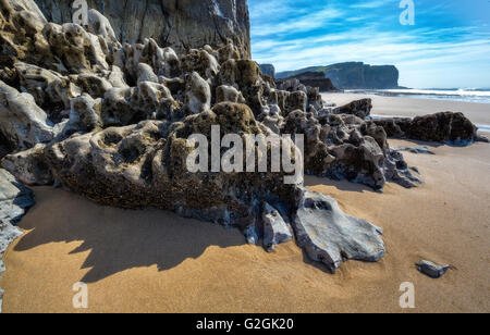 Mewslade Bay sur la côte de la péninsule de Gower, dans le sud du Pays de Galles UK à marée basse Banque D'Images