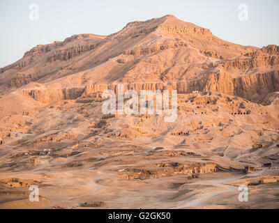 Les tombeaux des nobles sur la rive ouest du Nil, Louxor, Egypte Banque D'Images