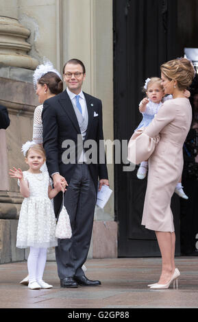 Le Prince Oscar de Suède bébé baptême de cousins - Estelle et Léonore vague Banque D'Images