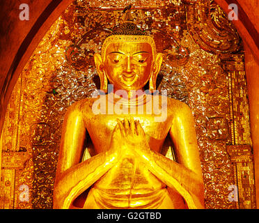 Statue de Bouddha au temple Ananda de Bagan. Le Myanmar. Banque D'Images