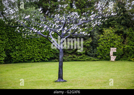 Sculpture à Kingham Oxfordshire Artweeks Lodge pendant 2016 par Richard Cresswell Banque D'Images