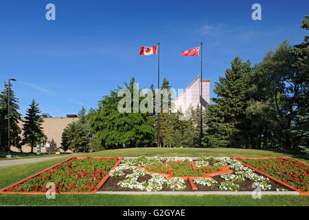 Monnaie royale canadienne avec les jardins de fleurs Winnipeg Manitoba Canada Banque D'Images