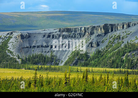 Route de Dempster et les monts Richardson Dempster Territoires du Nord-Ouest Canada Banque D'Images