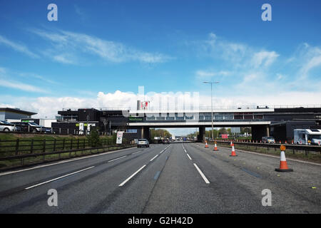 Leicester Forest East Station-service et l'autoroute M1, à la direction du nord. Banque D'Images