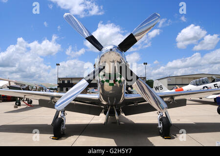 Un P-51 avions de combat de la Seconde Guerre mondiale, affichée à un meeting aérien Banque D'Images