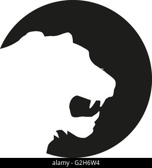 Tête de tigre devant la lune Banque D'Images