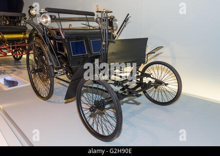 STUTTGART, ALLEMAGNE - Mars 19, 2016 : Benz Motor vélocipède également connu sous le nom de Velo, 1884. Musée Mercedes-Benz. Banque D'Images