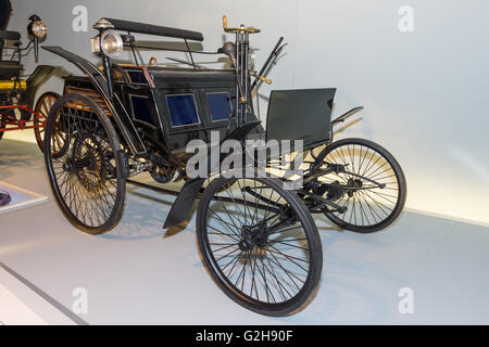 STUTTGART, ALLEMAGNE - Mars 19, 2016 : Benz Motor vélocipède également connu sous le nom de Velo, 1884. Musée Mercedes-Benz. Banque D'Images