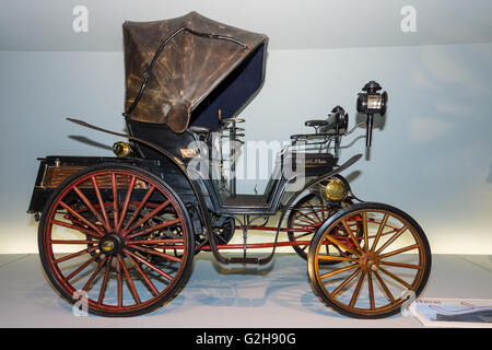 STUTTGART, ALLEMAGNE - Mars 19, 2016 : Vintage car Benz Viktoria, 1893. Musée Mercedes-Benz. Banque D'Images