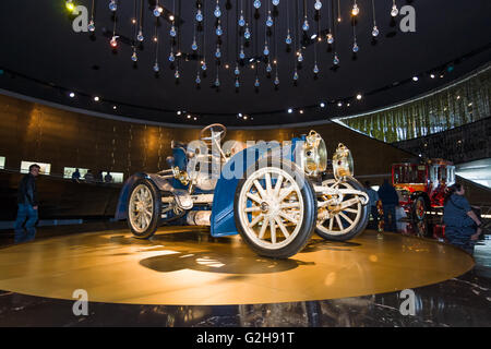 STUTTGART, ALLEMAGNE - Mars 19, 2016 : Vintage car Mercedes-Simplex PS 40, 1902. Musée Mercedes-Benz. Banque D'Images