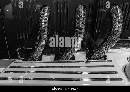 STUTTGART, ALLEMAGNE - Mars 19, 2016 : système d'échappement de voiture de luxe Mercedes-Benz Typ SS (Super Sport), 1930. Noir et blanc. Banque D'Images