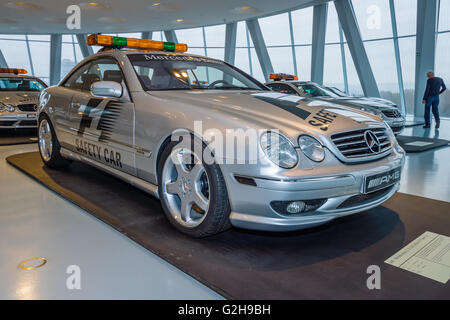 STUTTGART, ALLEMAGNE - Mars 19, 2016 : voiture de sécurité officielle de F1 Mercedes-Benz CL55 AMG, 2000. Musée Mercedes-Benz. Banque D'Images