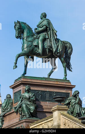 La statue équestre de Frédéric Guillaume IV par Alexander Calandrelli, installé en face de l'Alte Nationalgalerie de Berlin Banque D'Images