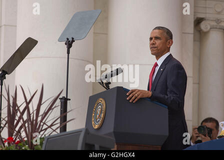 Le Cimetière National d'Arlington, Virginia, USA. 30 mai, 2016. Président américain Barack Obama prononce une allocution lors de la traditionnelle Journée du souvenir cérémonie du Souvenir au Cimetière National d'Arlington, le 30 mai 2016 à Arlington, en Virginie. Credit : Planetpix/Alamy Live News Banque D'Images