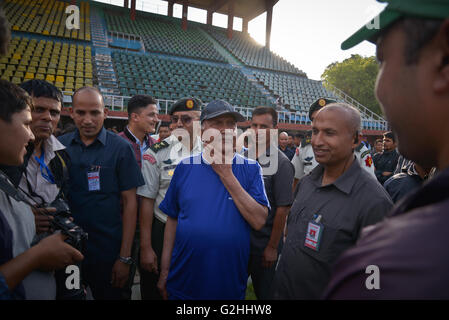 Katmandou, Népal. 29 mai, 2016. Premier ministre 11 Vs Secrétaire en chef 11 match de football amical prendre Dasharath Stadium, Katmandou au Népal. Credit : imagespic/Alamy Live News Banque D'Images